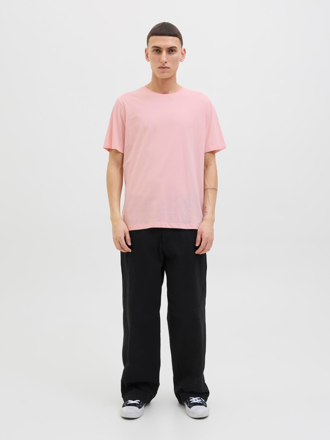 model_shot-front_full