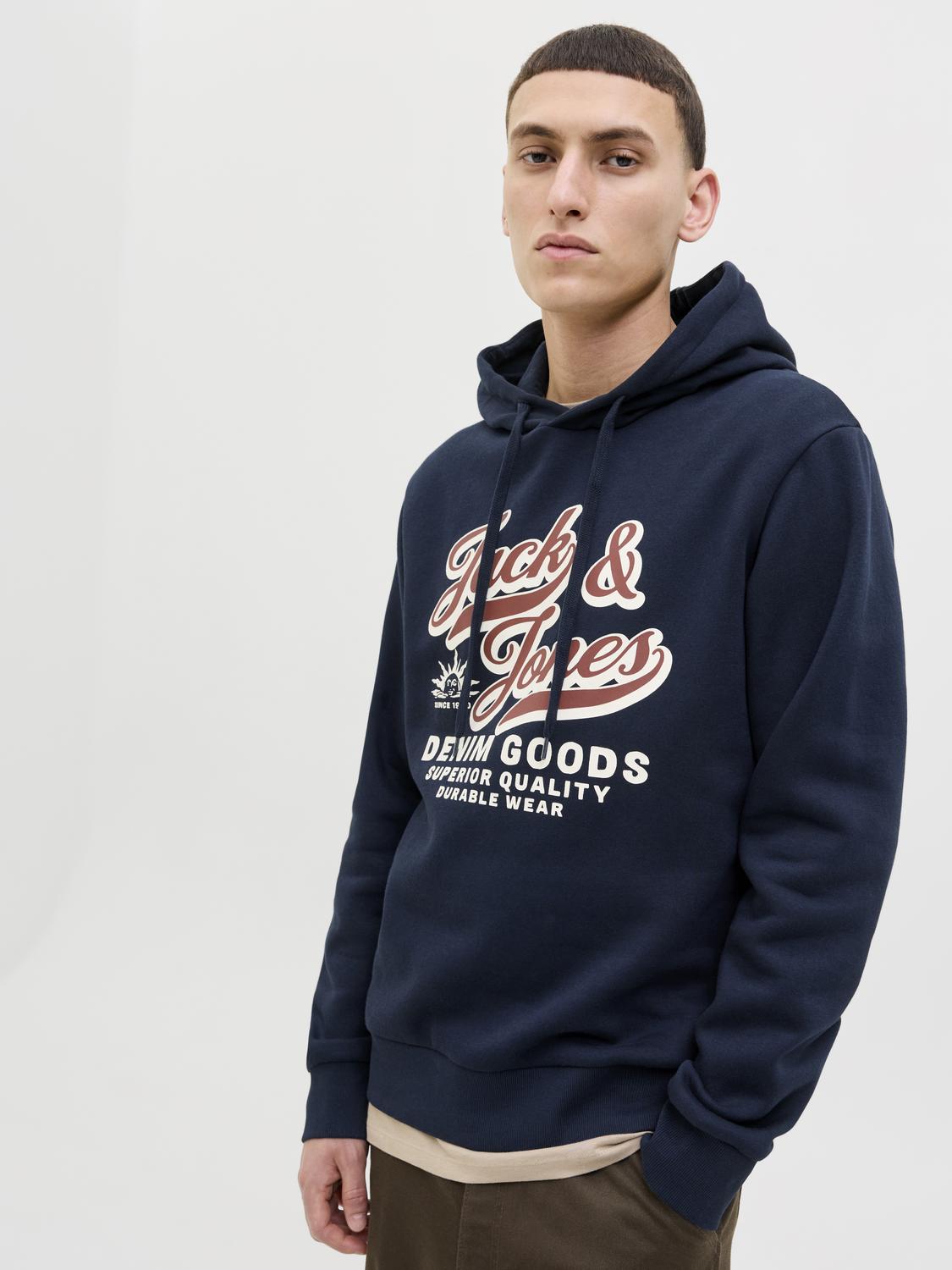 model_shot-creative