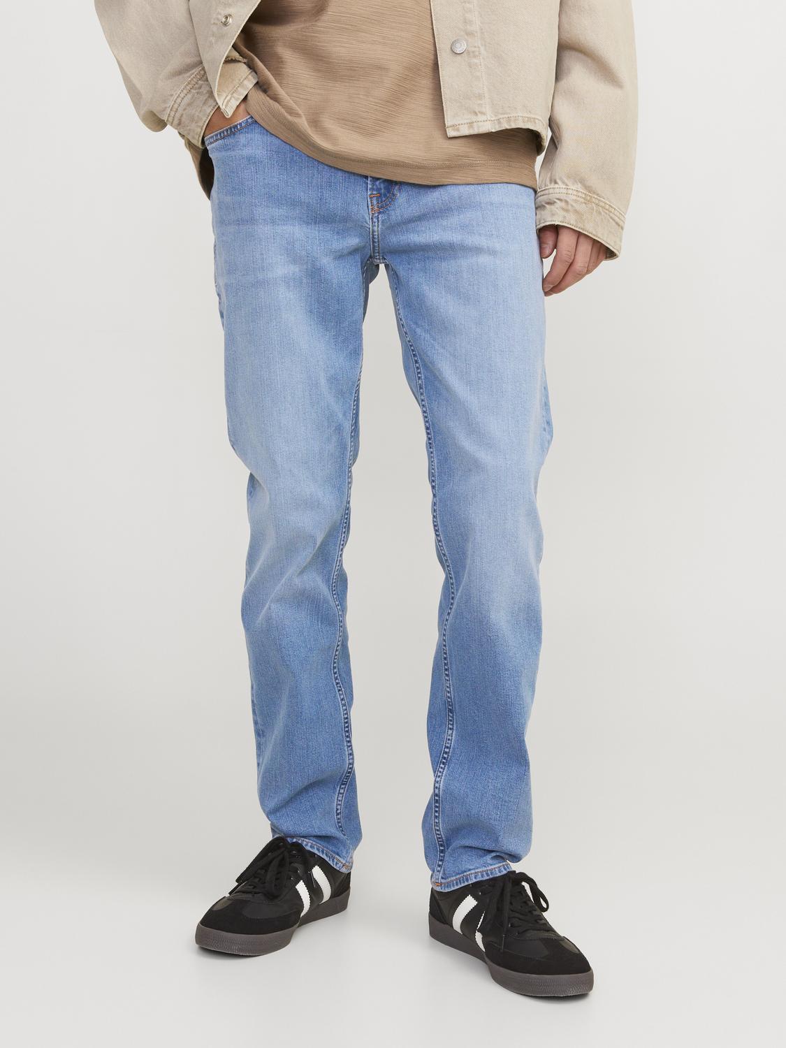 model_shot-front