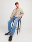 model_shot-creative