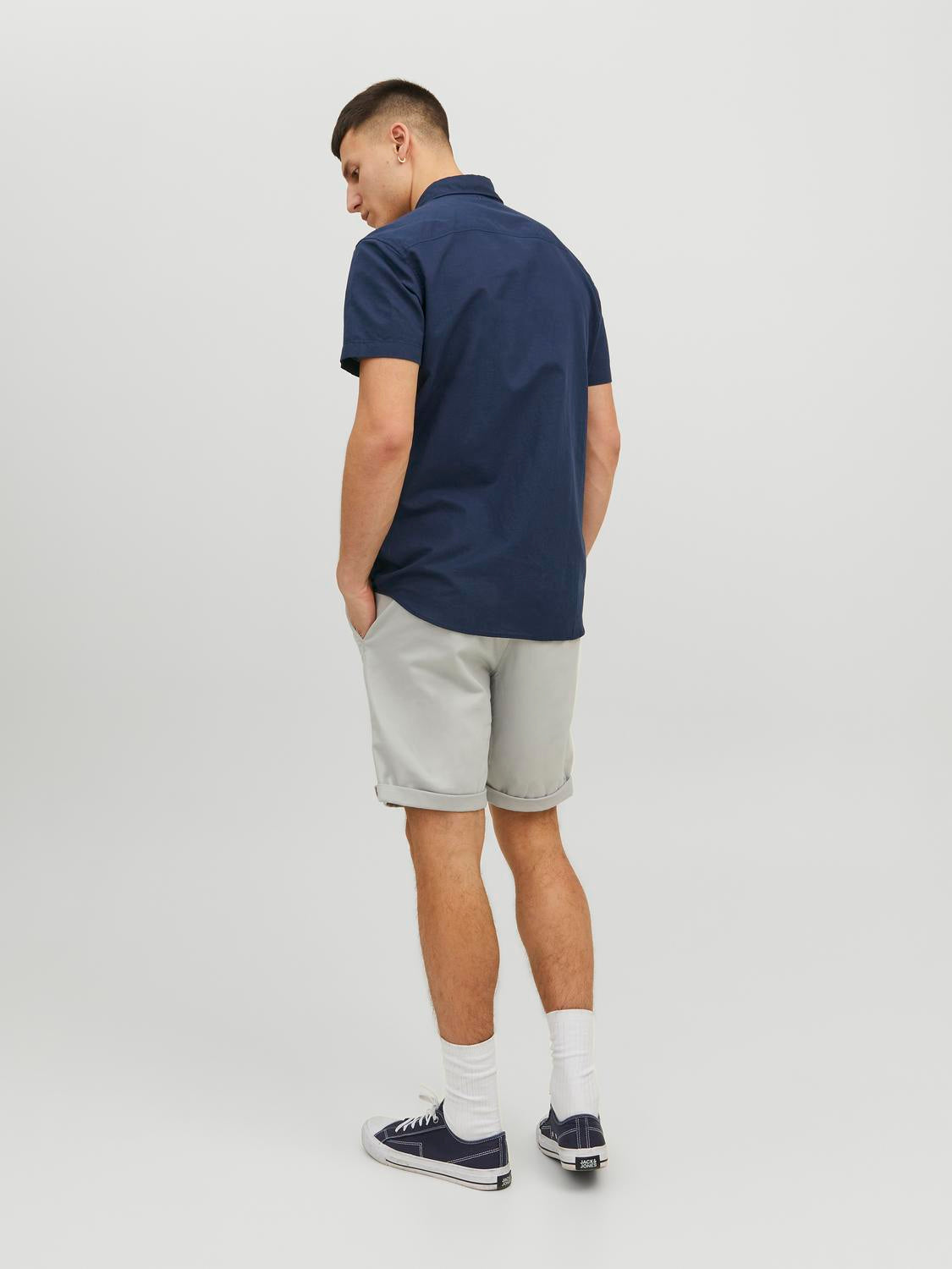 model_shot-back