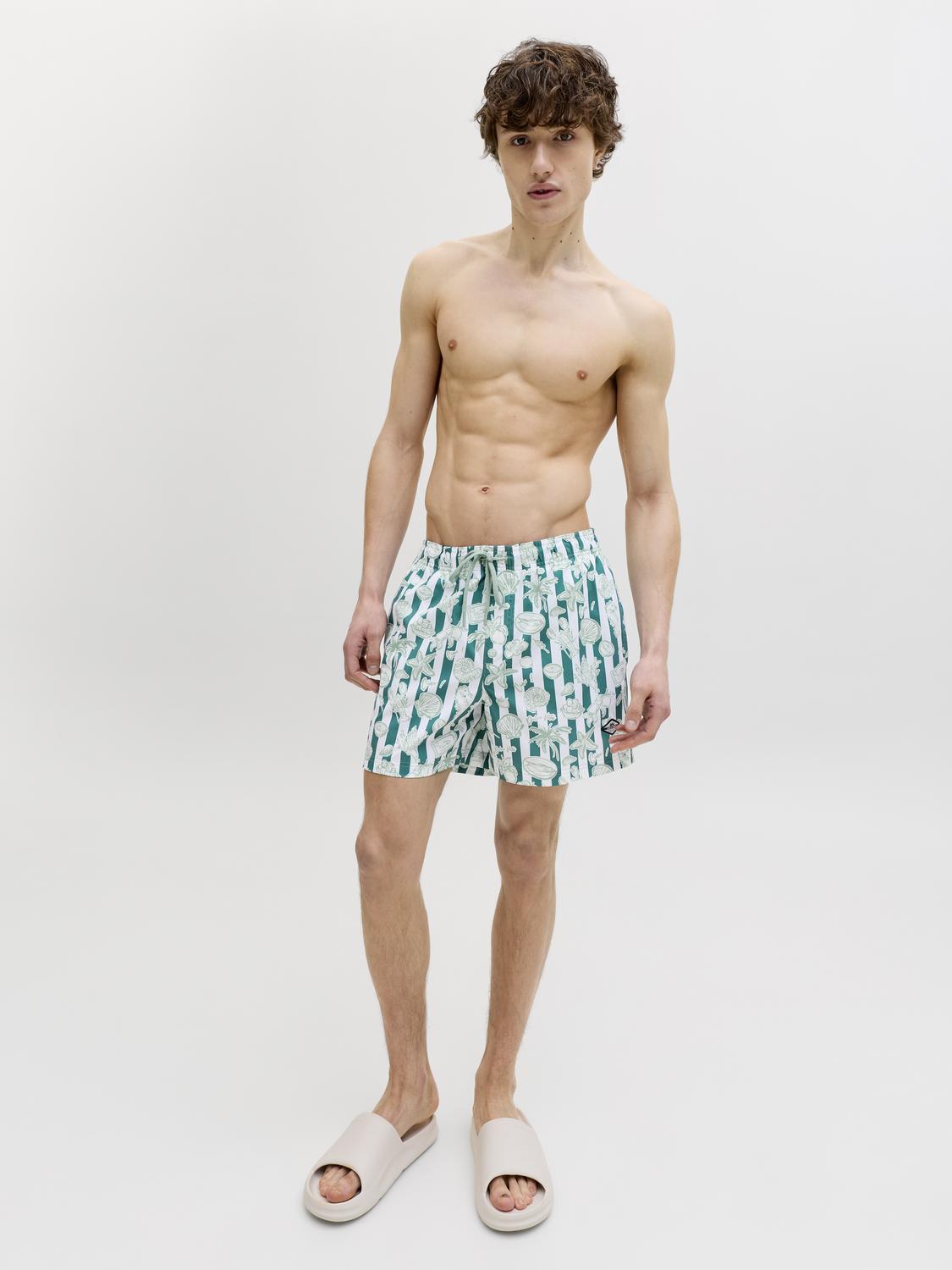 model_shot-creative