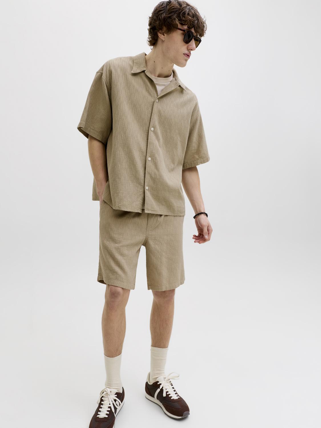 model_shot-creative