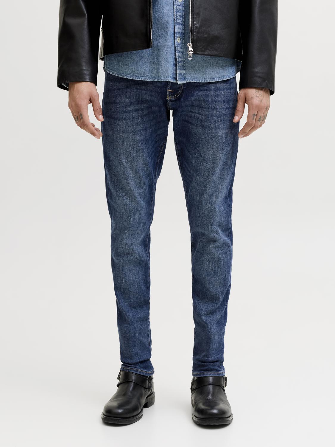 model_shot-front