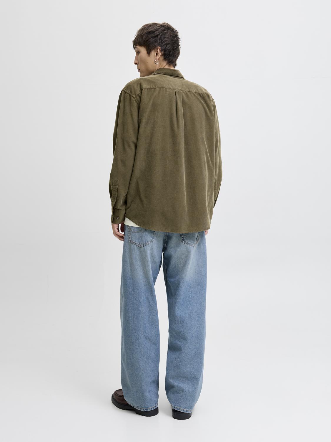 model_shot-back