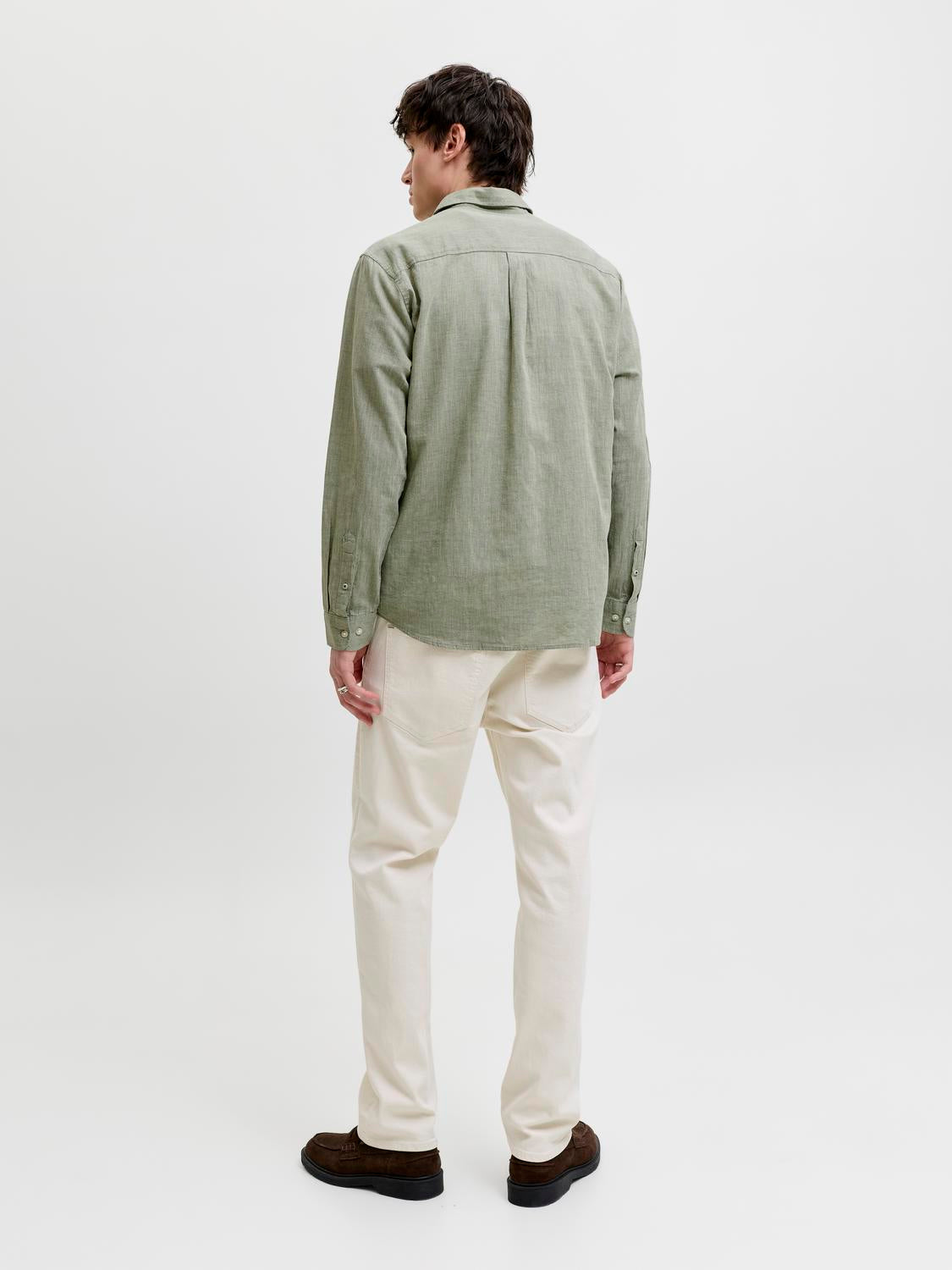 model_shot-back