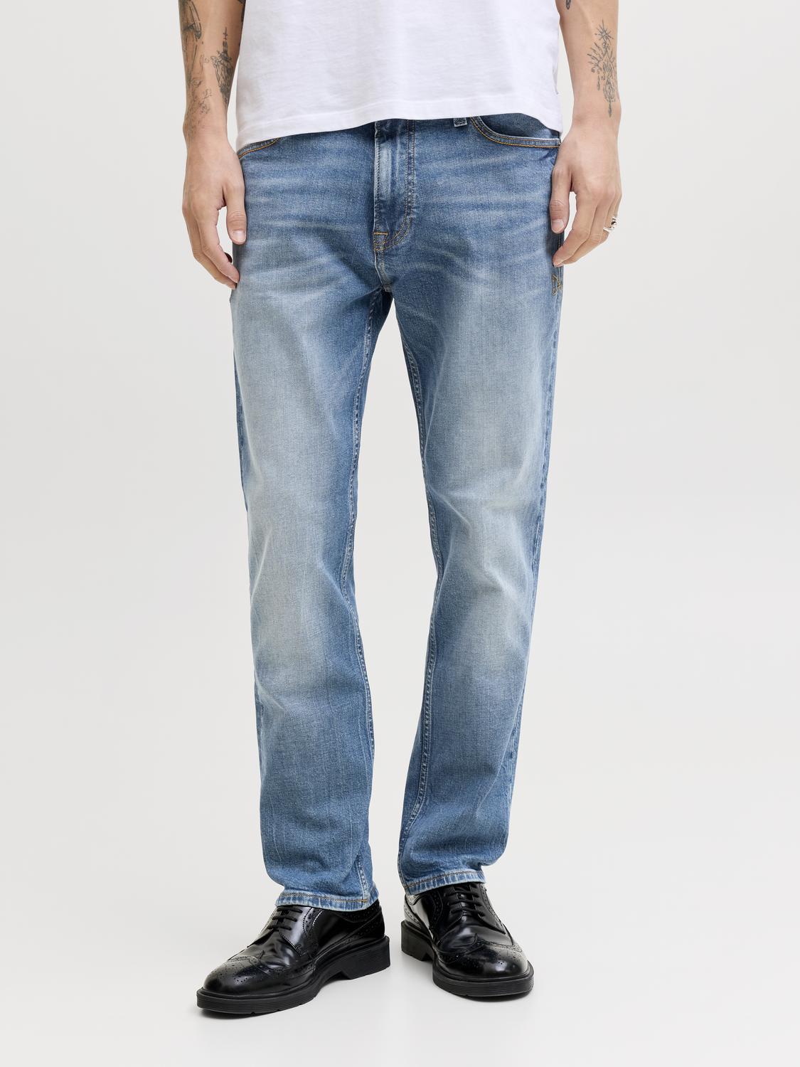 model_shot-front