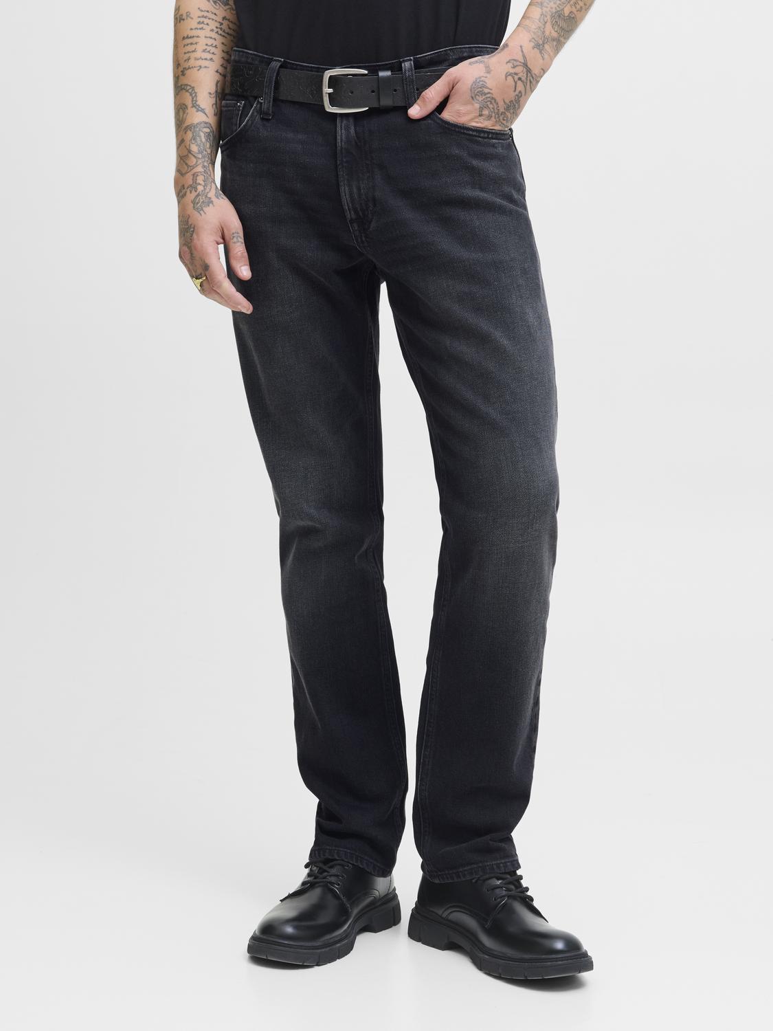 model_shot-front