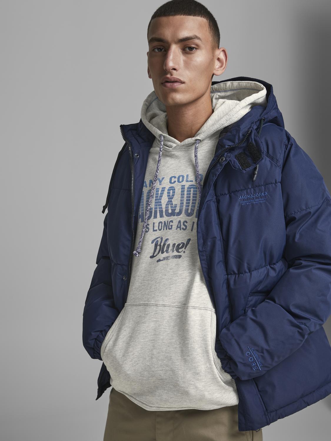 model_shot-creative