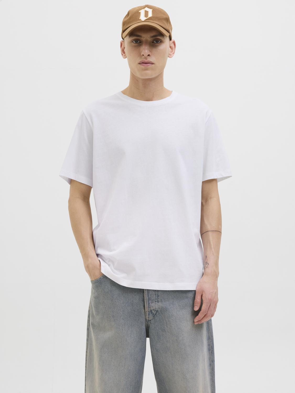 model_shot-front