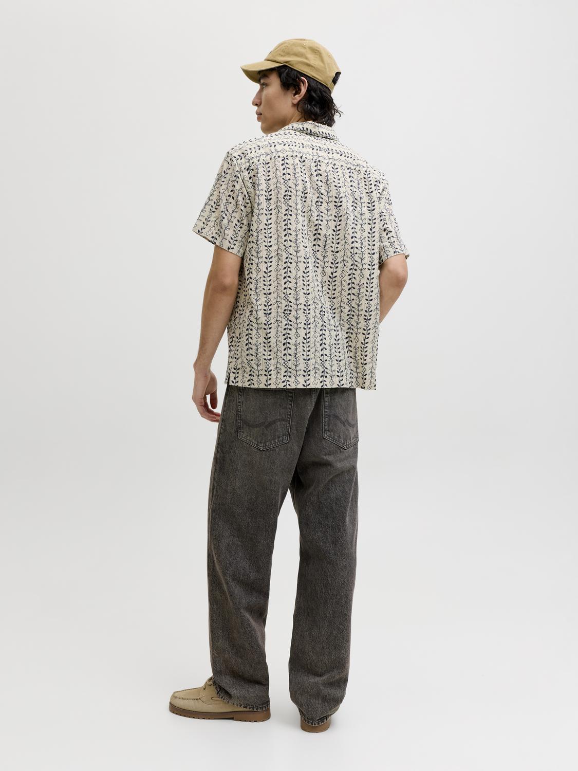 model_shot-back
