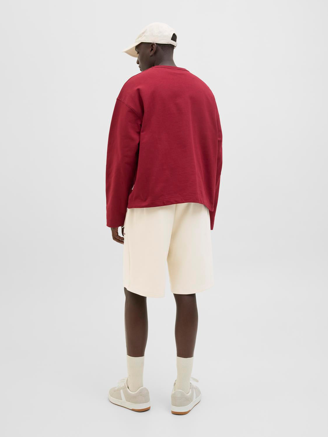 model_shot-back