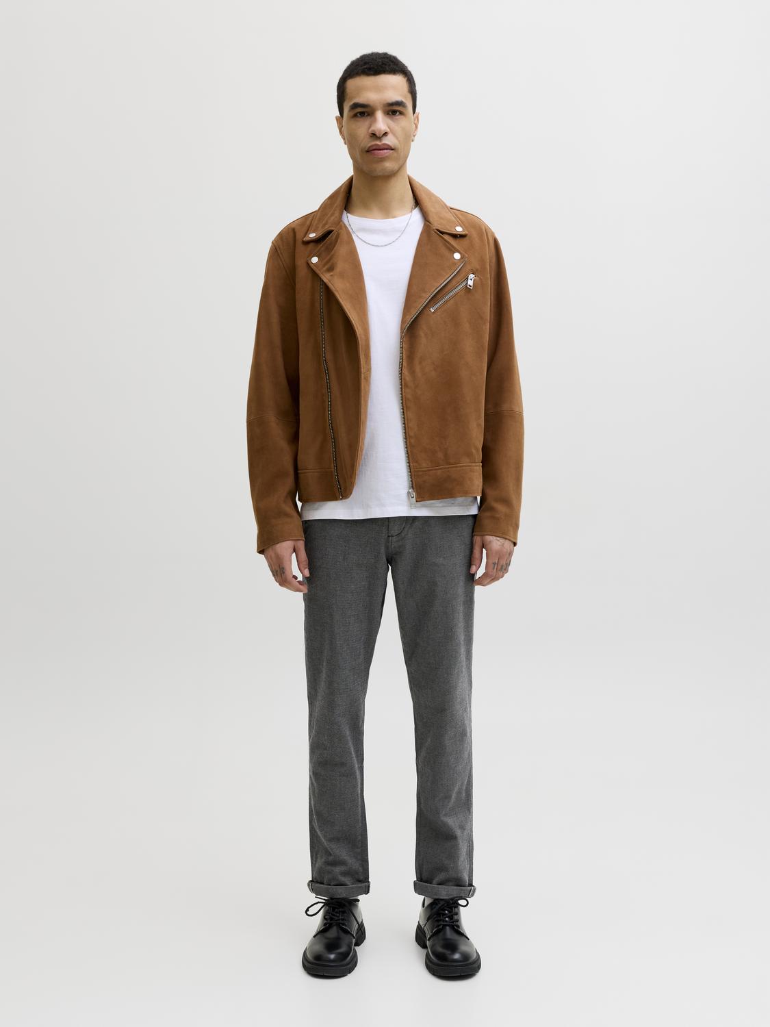 model_shot-front_full