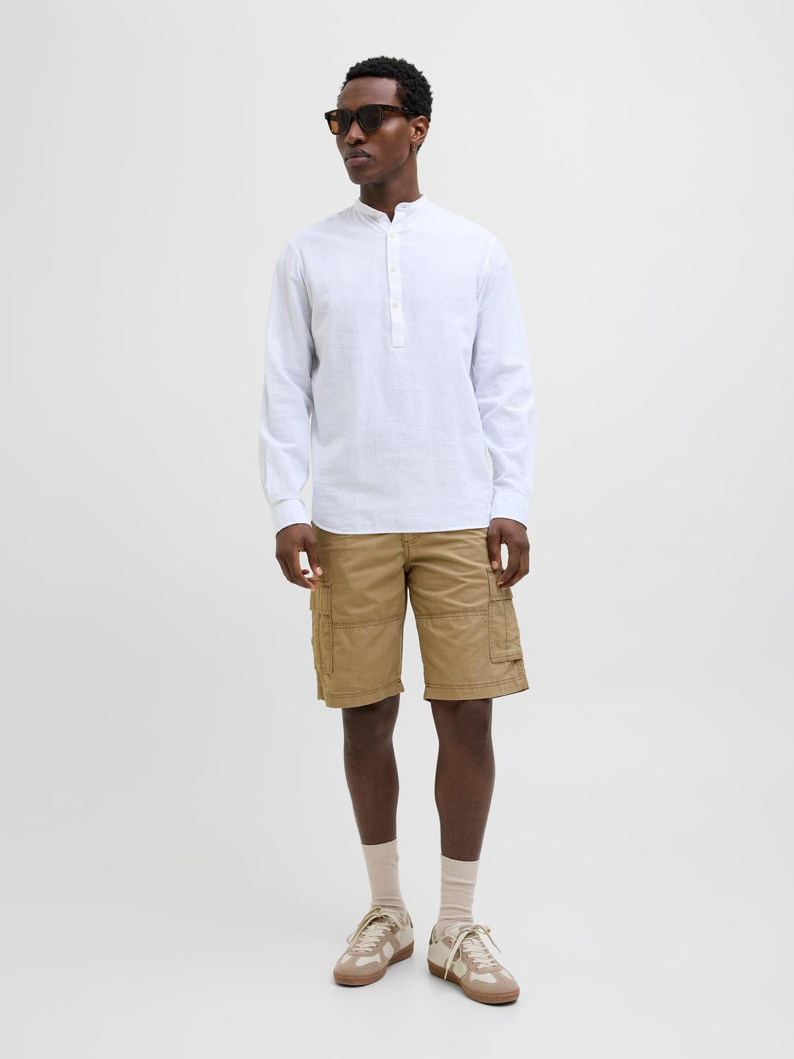 model_shot-front_full