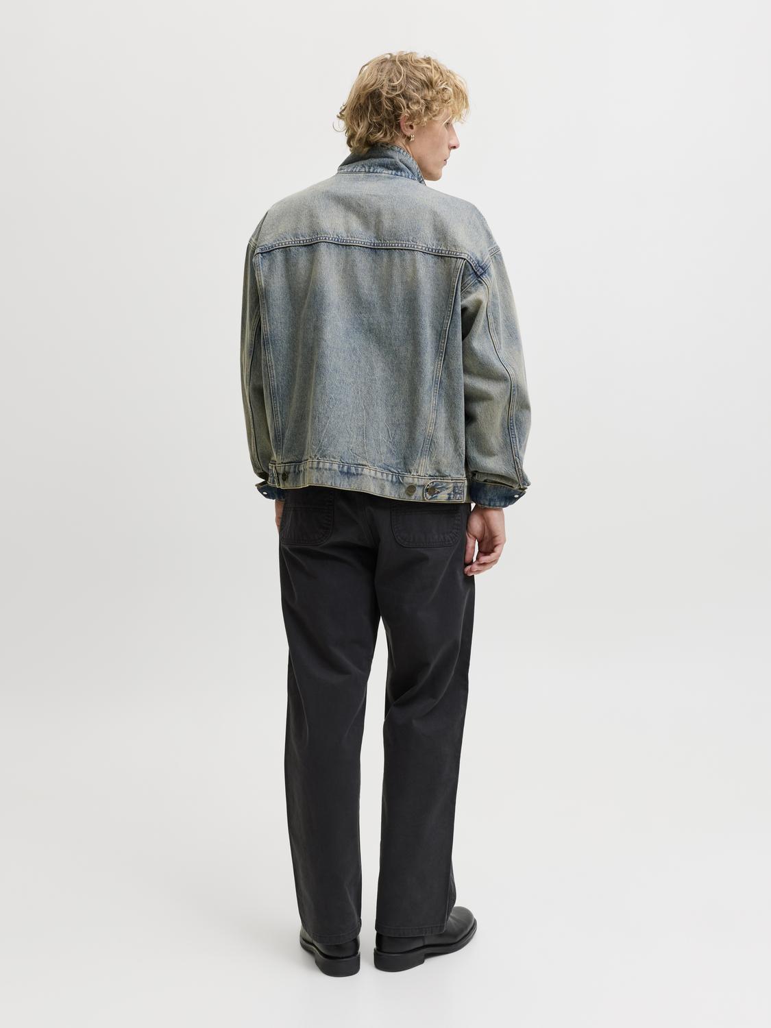 model_shot-back