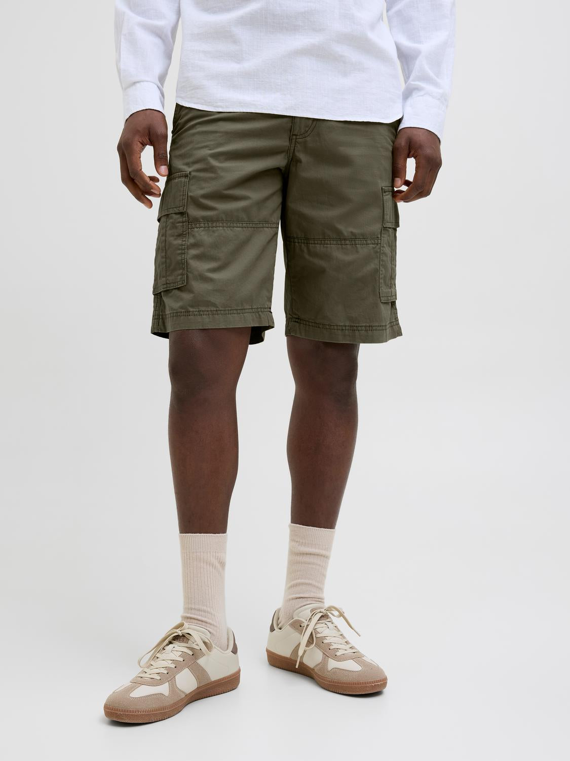 model_shot-front