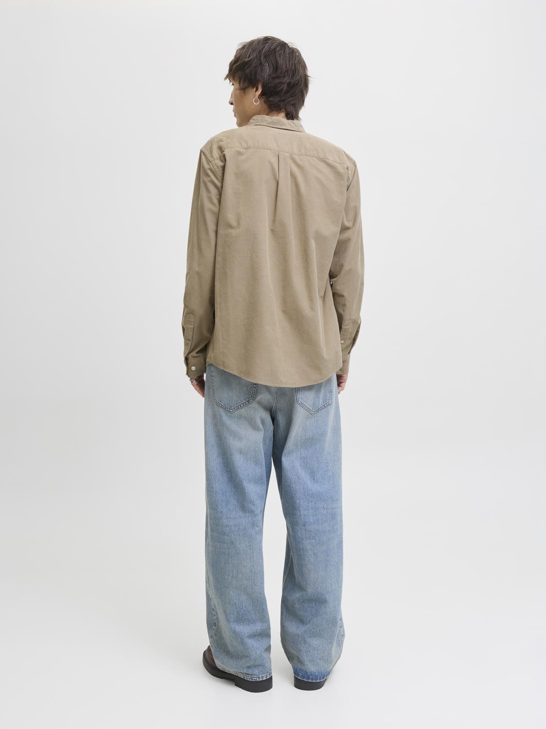 model_shot-back