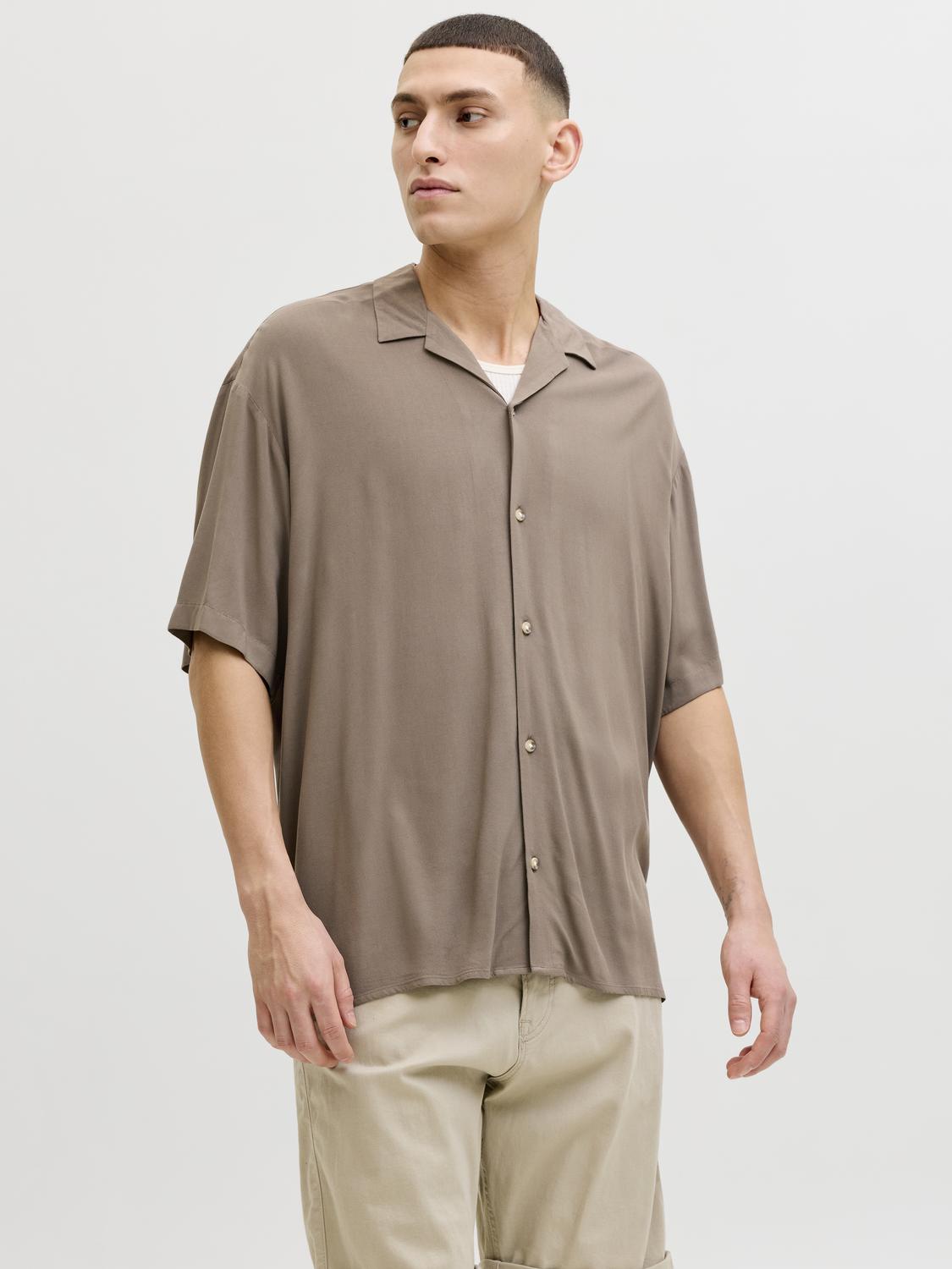 model_shot-front