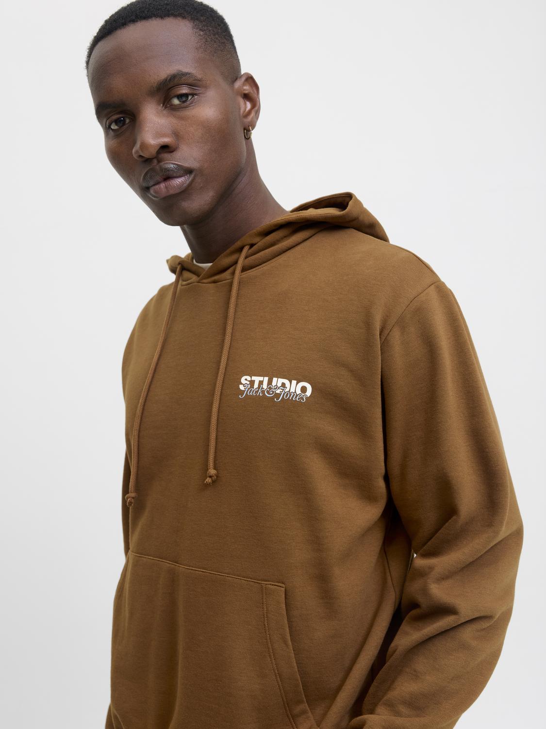 model_shot-creative