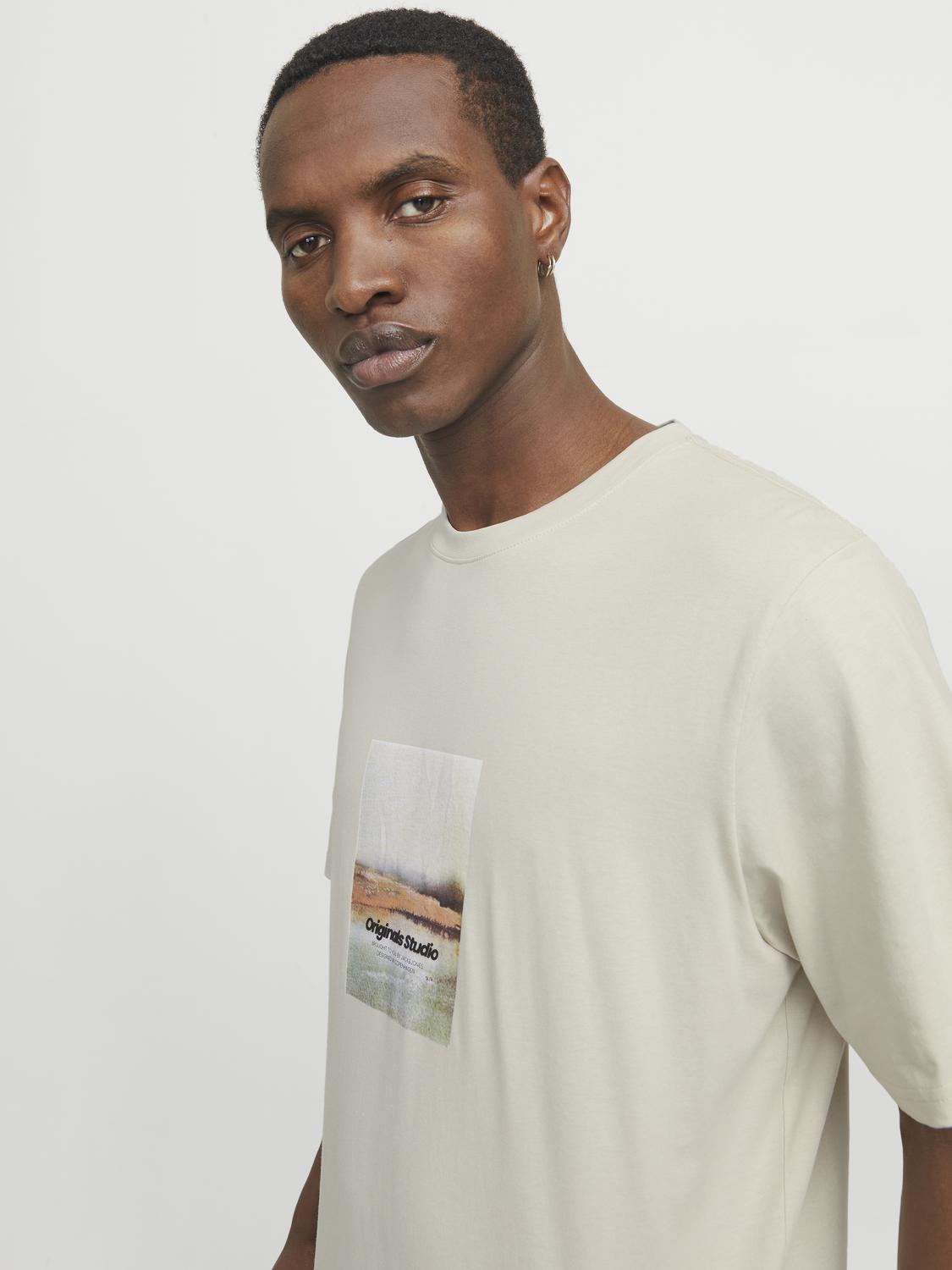 model_shot-creative