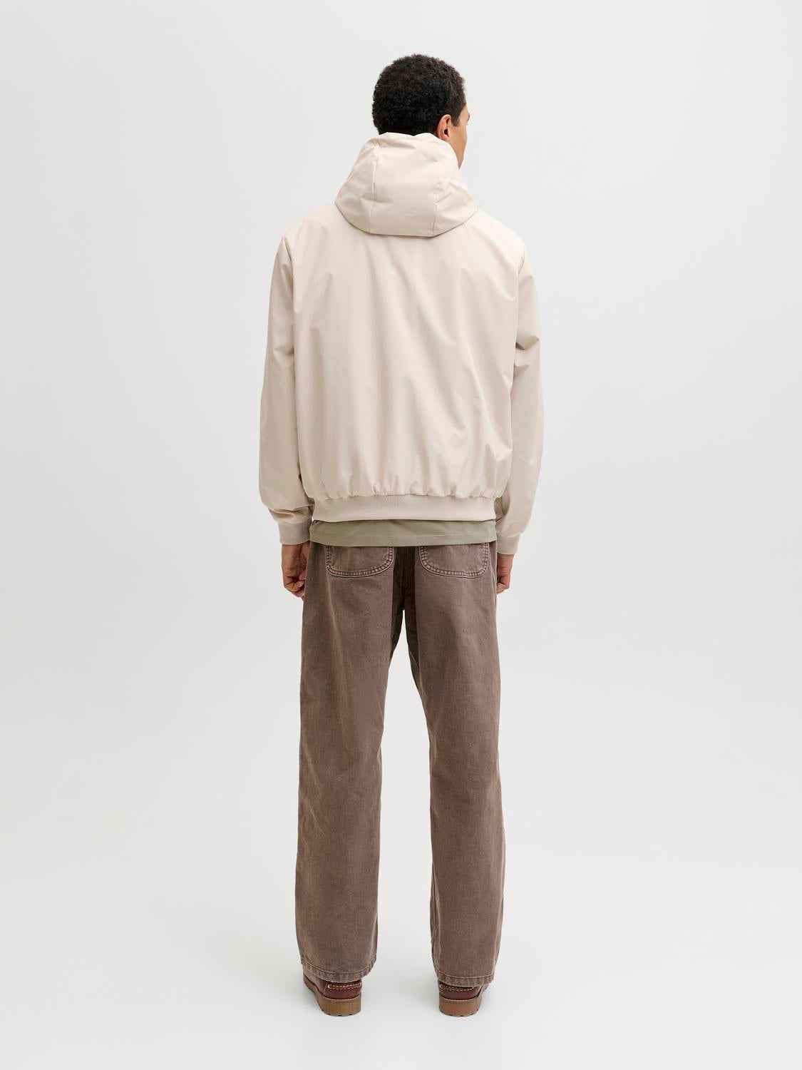model_shot-back