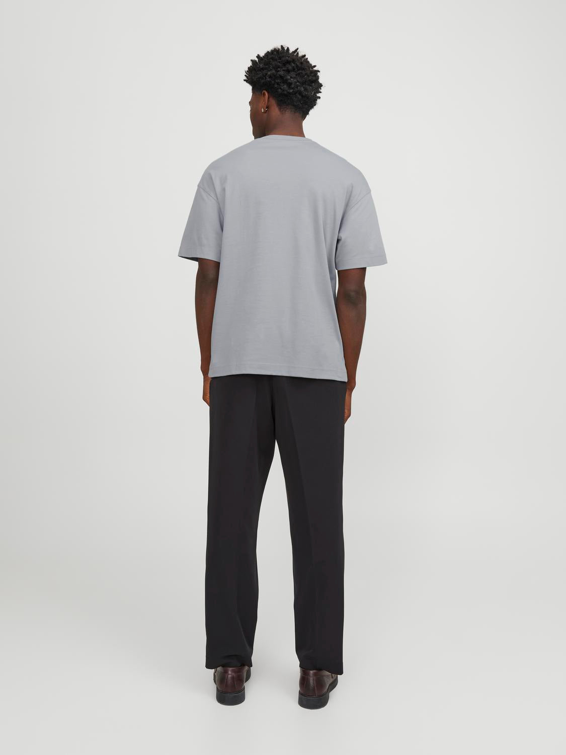 model_shot-back