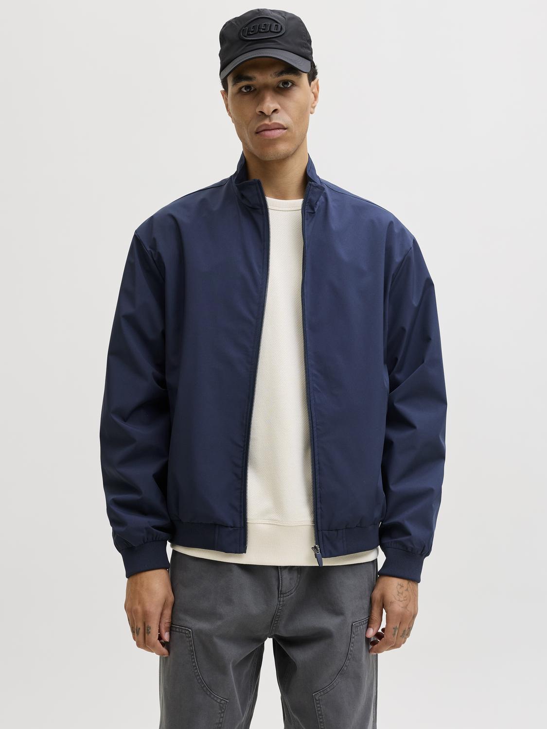 model_shot-front