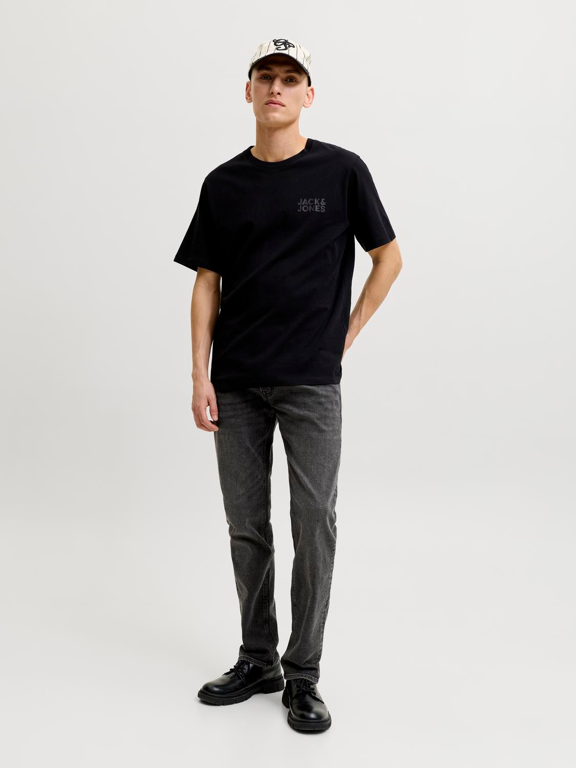 model_shot-front_full