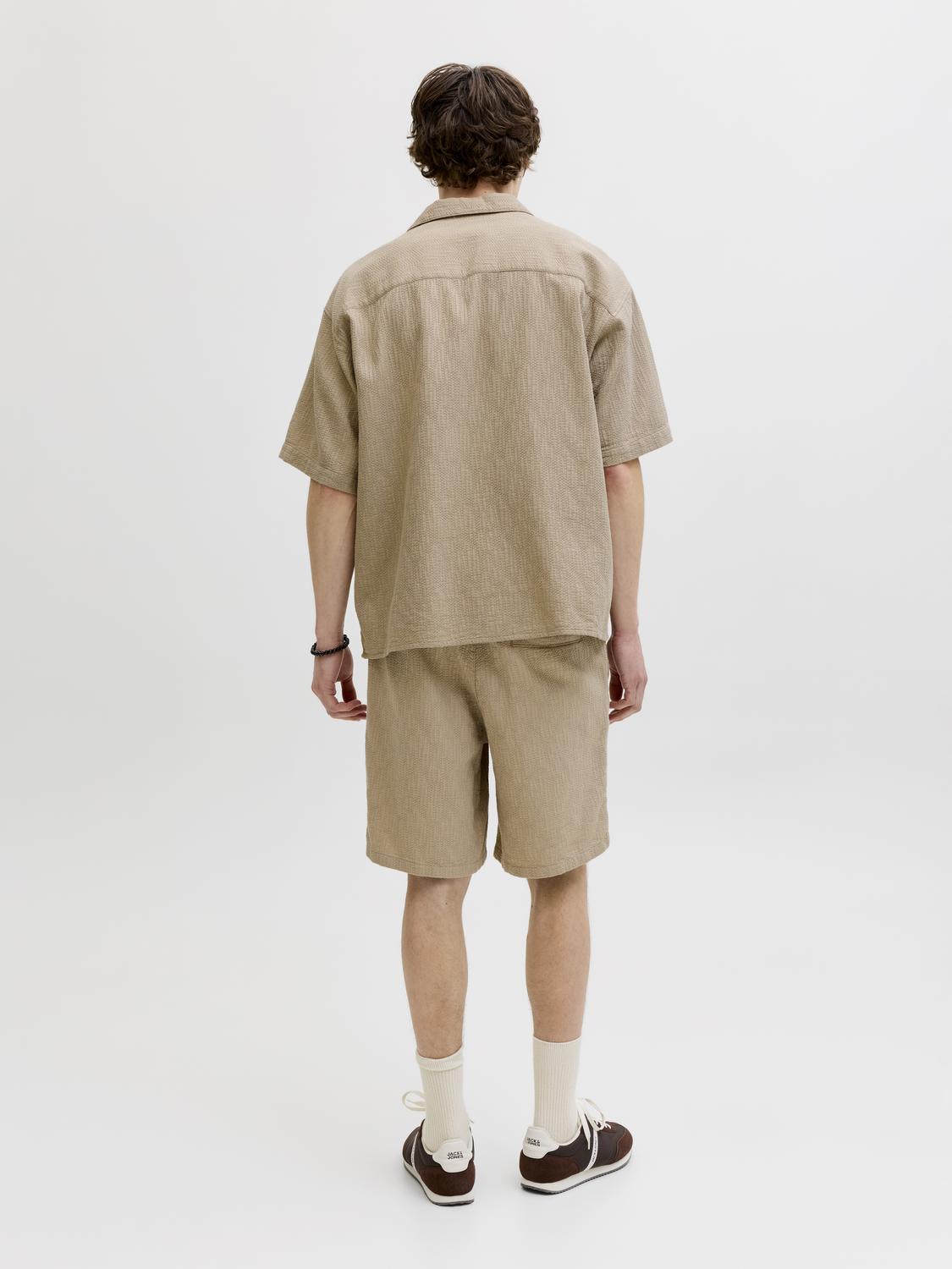 model_shot-back