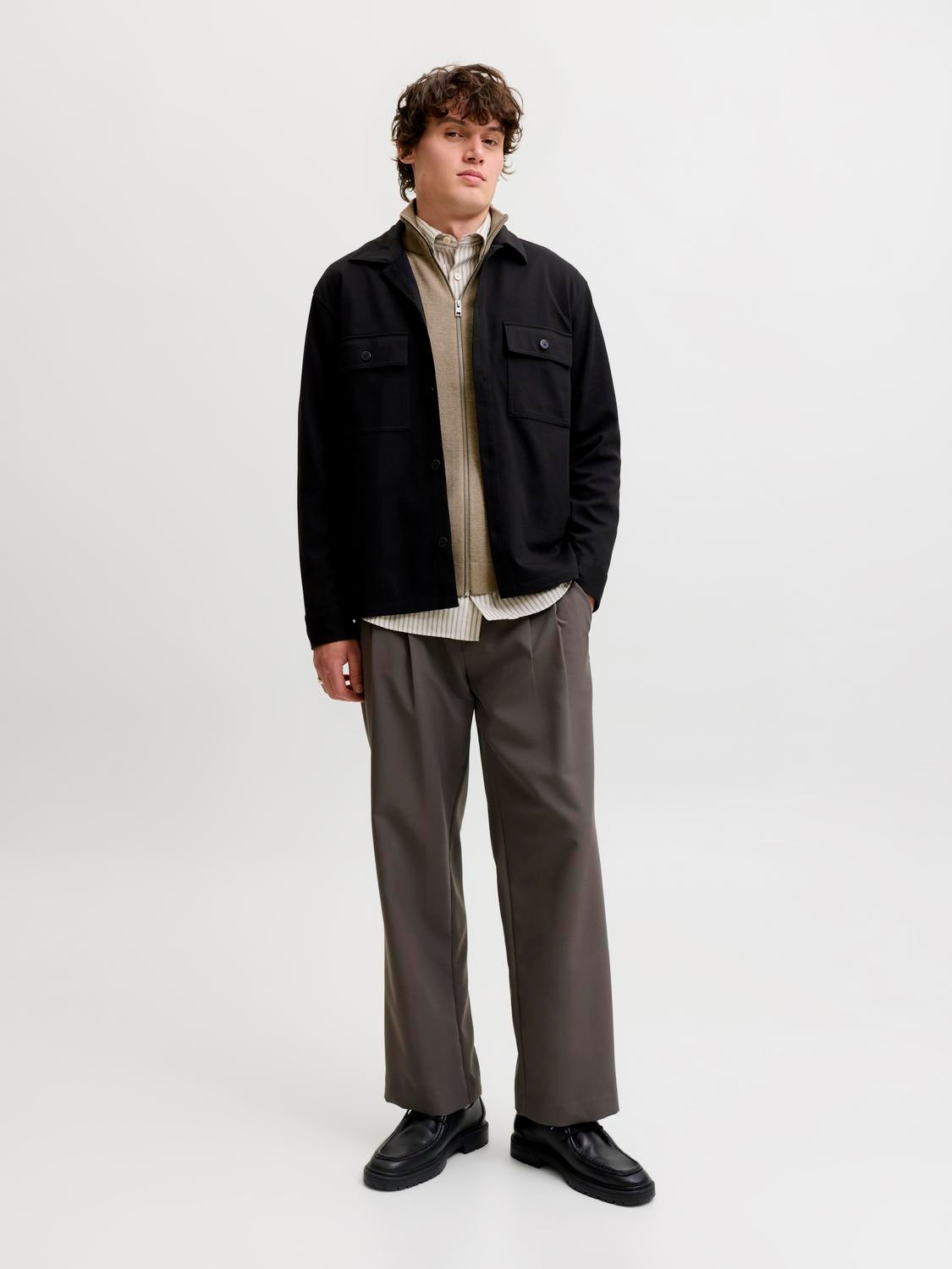 model_shot-front_full