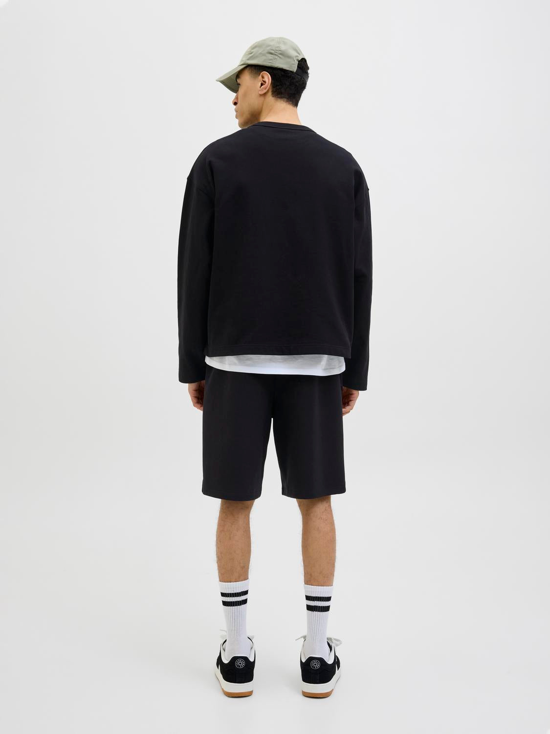 model_shot-back