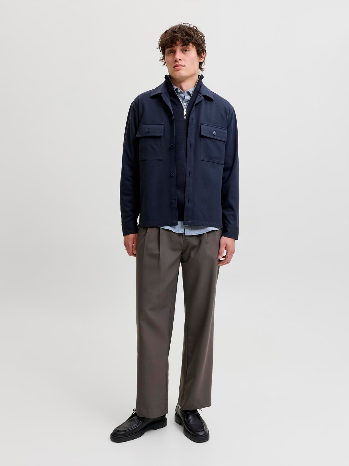 model_shot-front_full