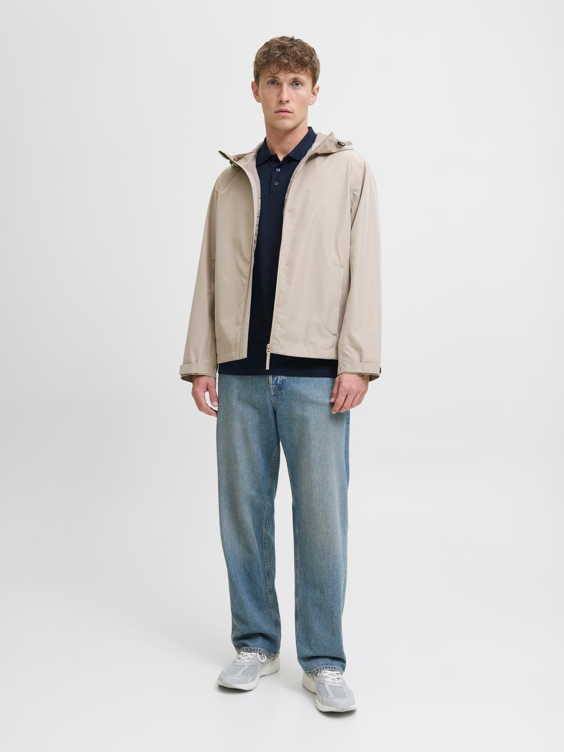 model_shot-front_full