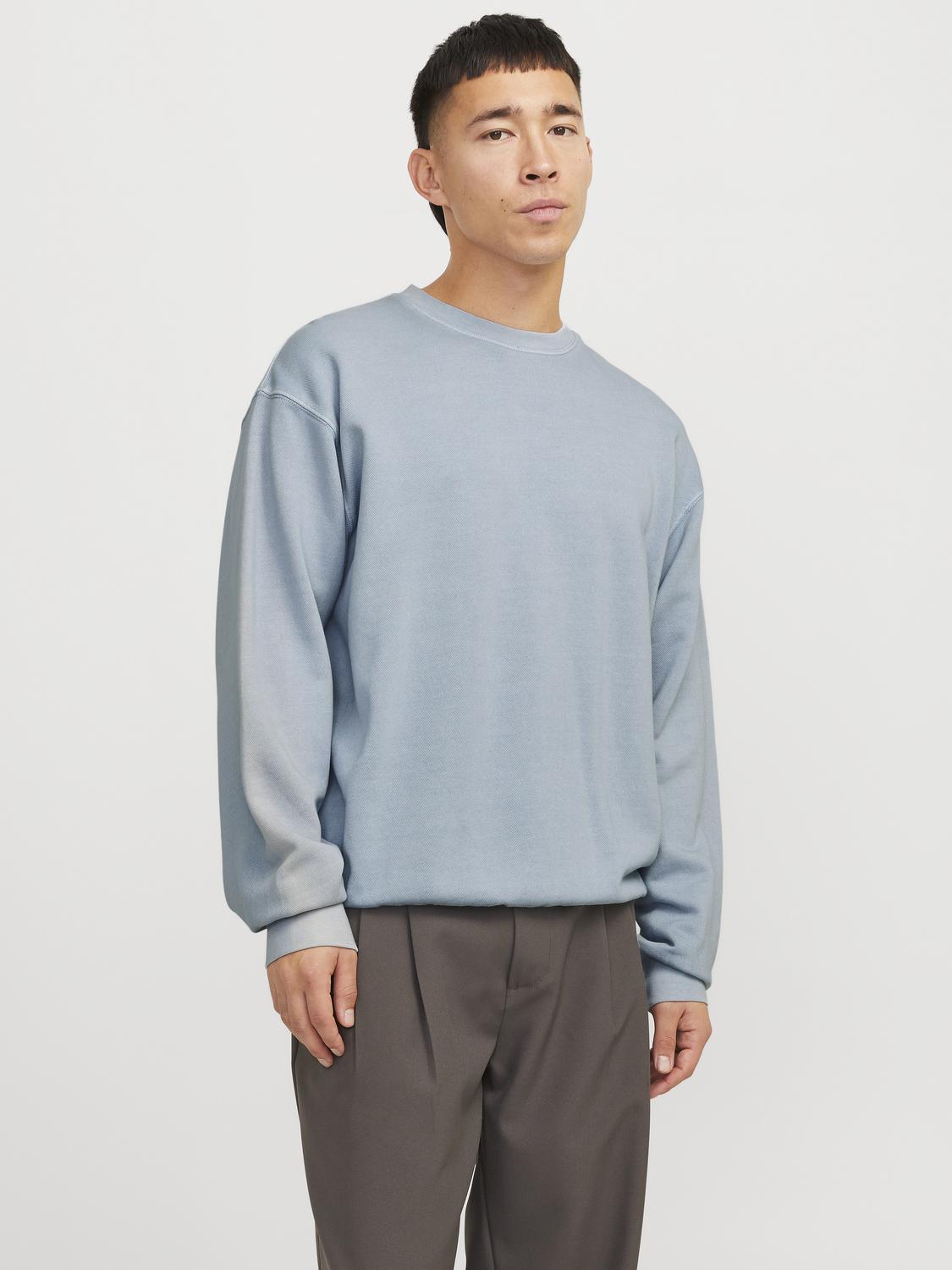 model_shot-front