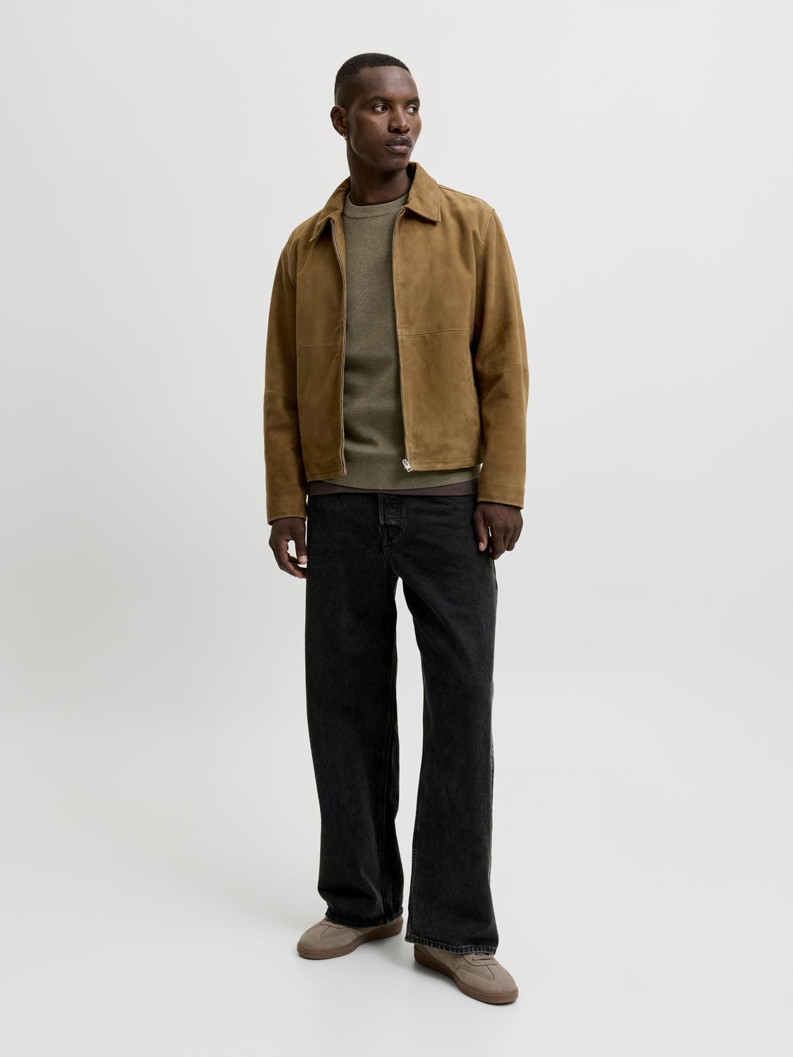 model_shot-front_full