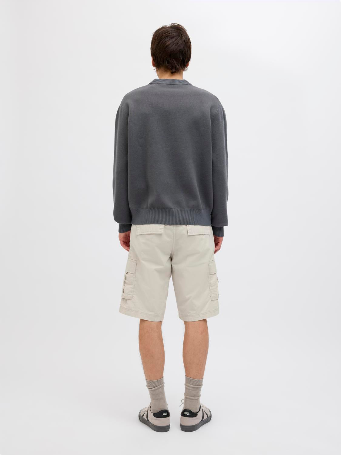 model_shot-back