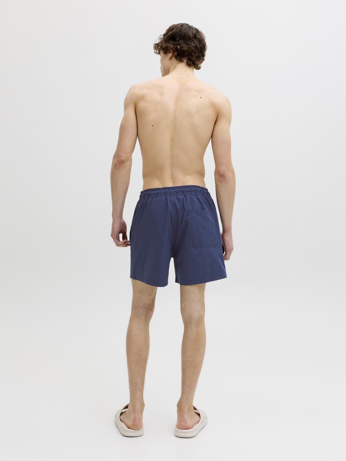 model_shot-back
