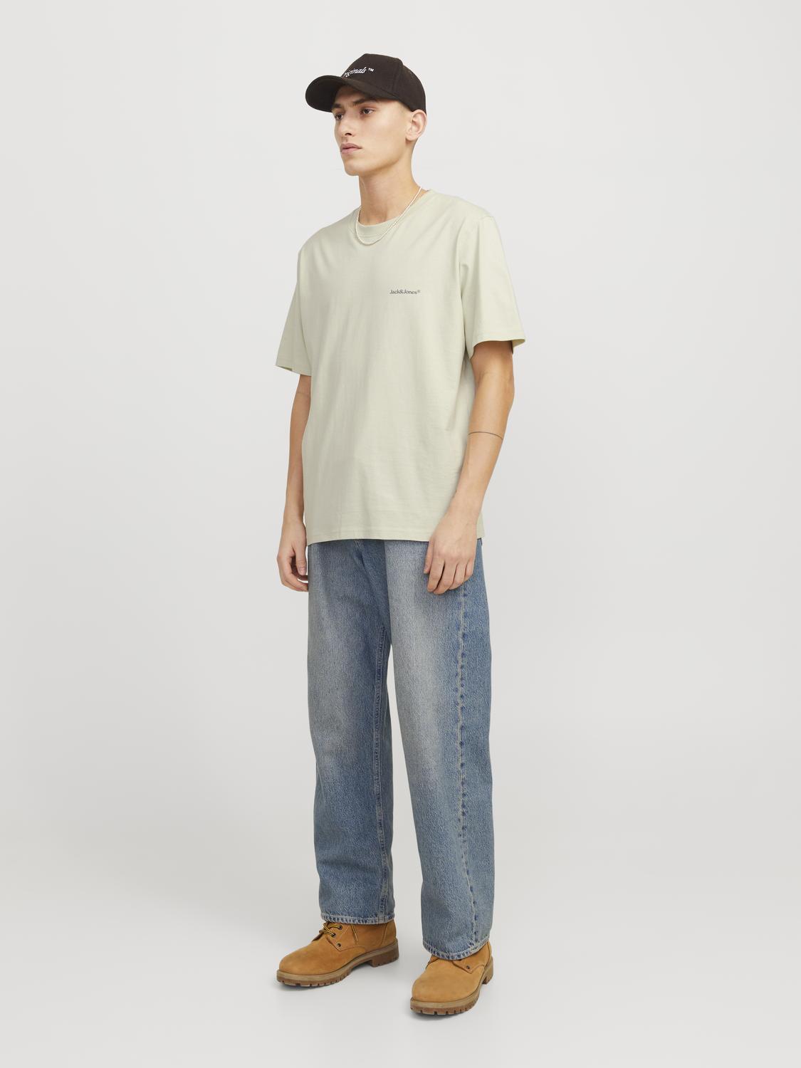 model_shot-front_full