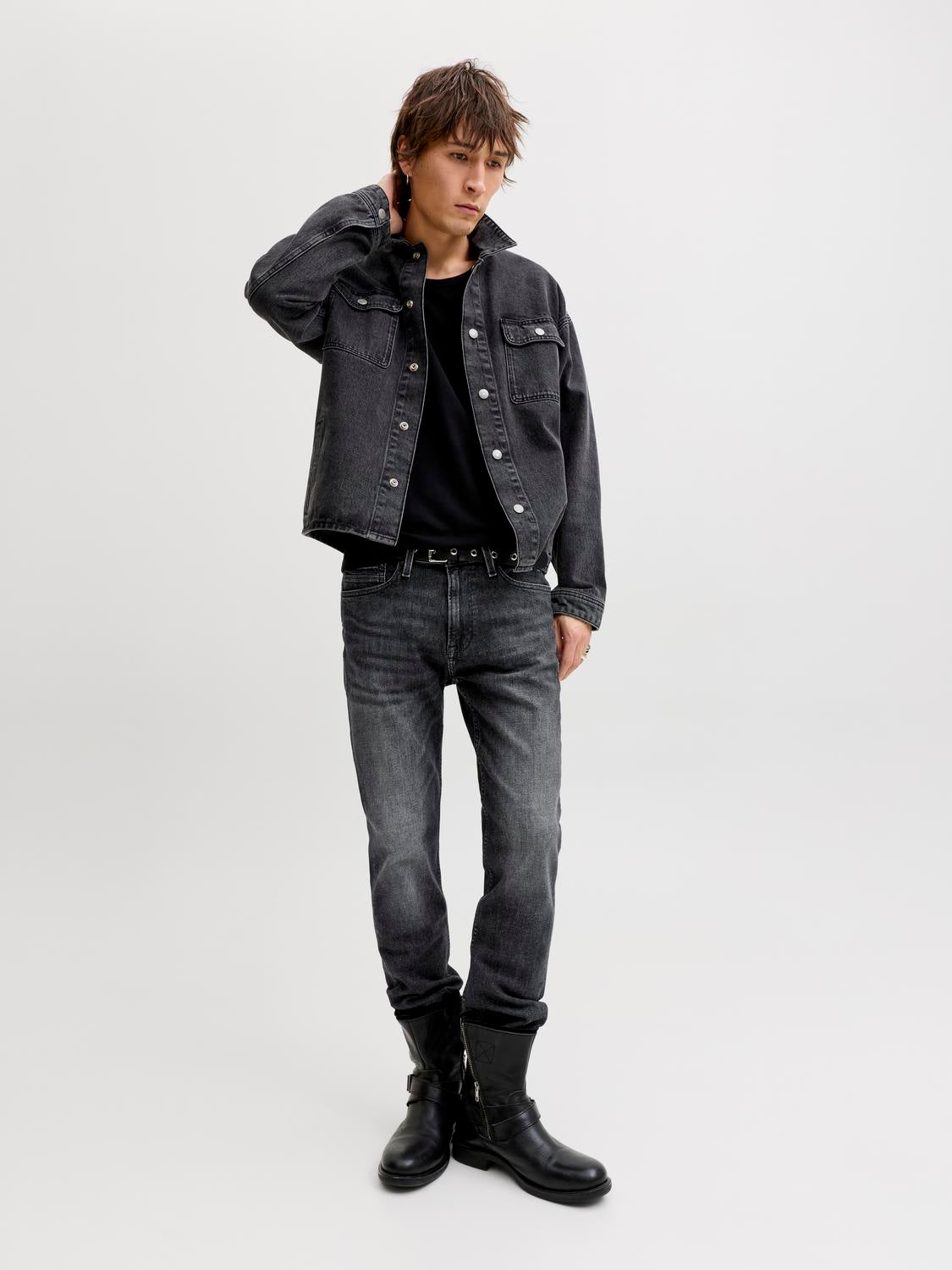model_shot-creative