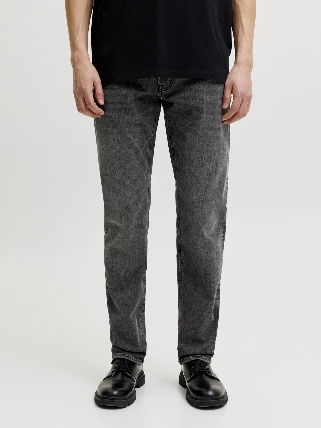 model_shot-front