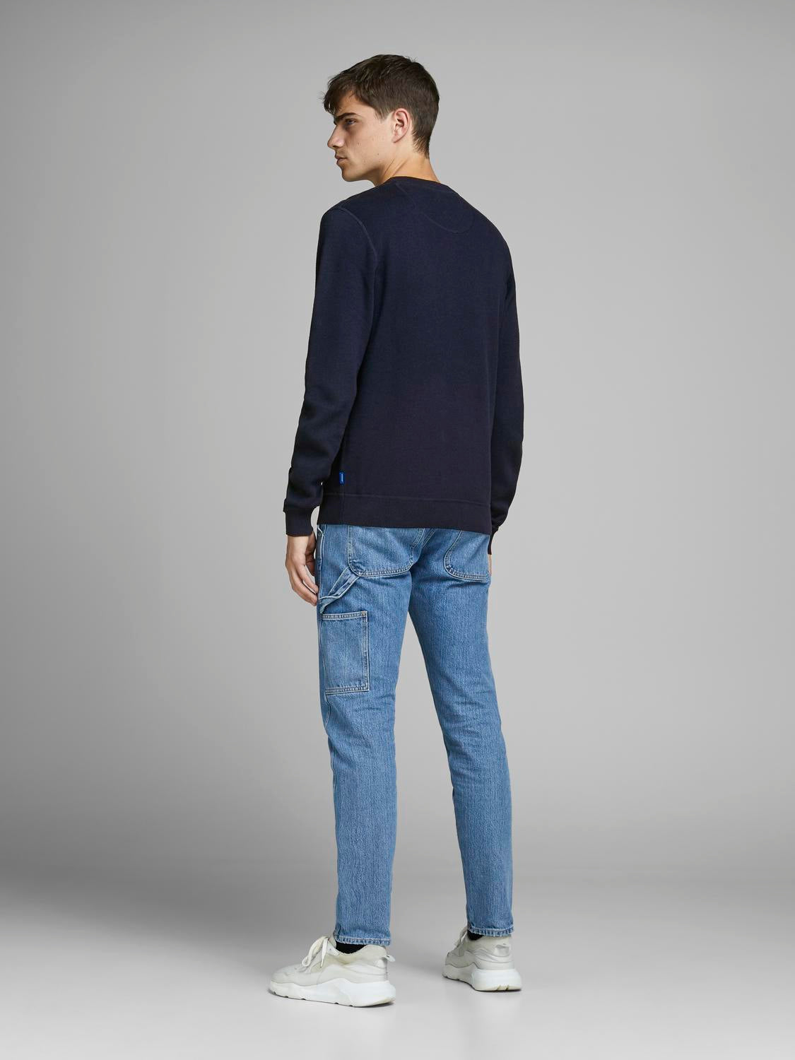 model_shot-back