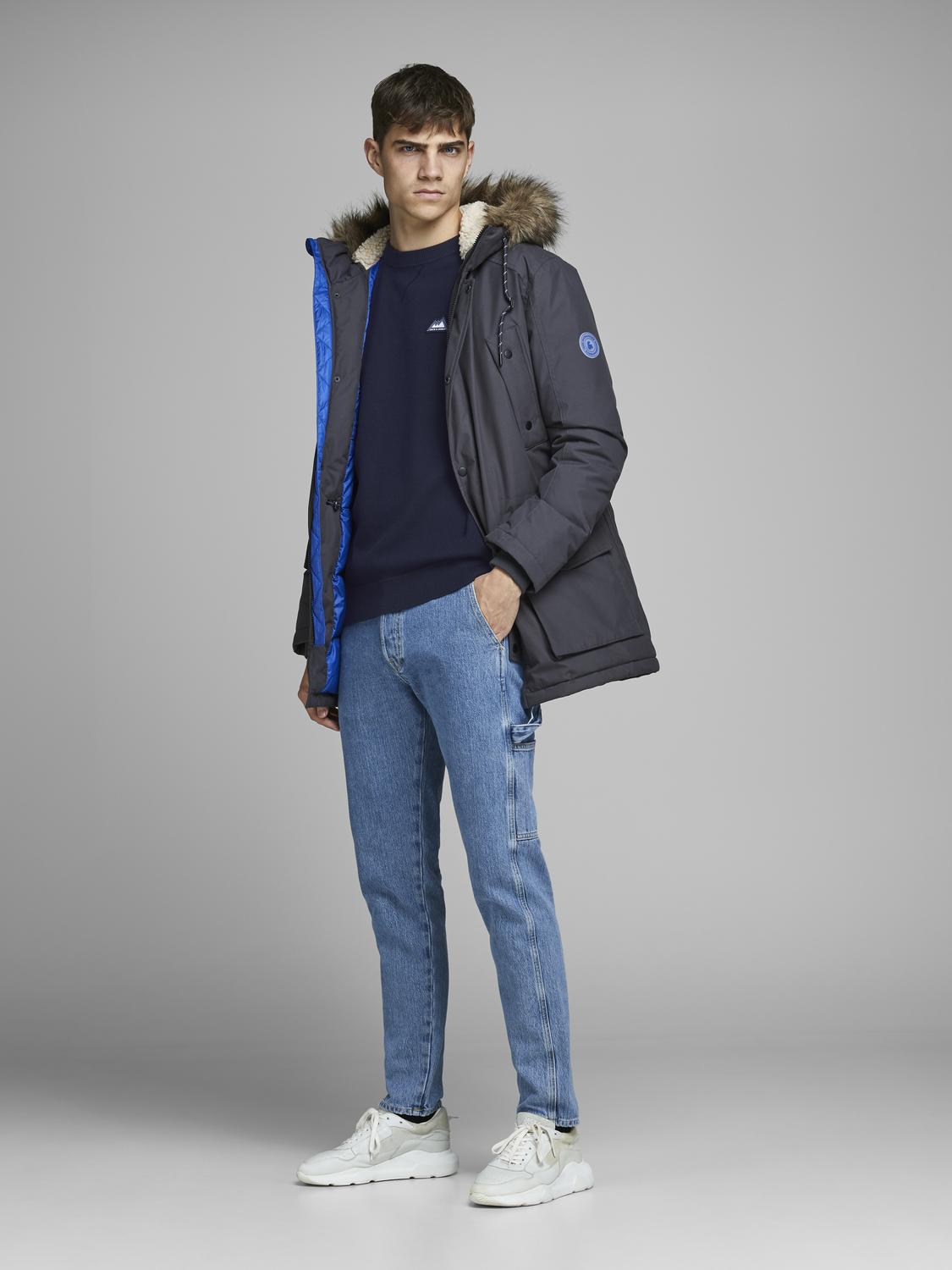model_shot-front_full