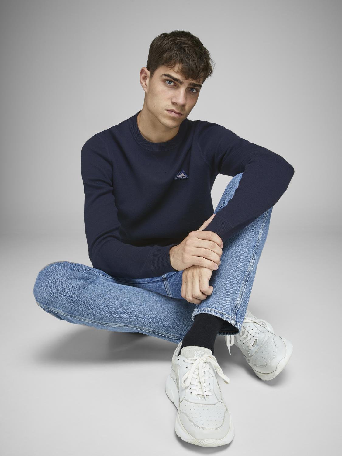 model_shot-creative