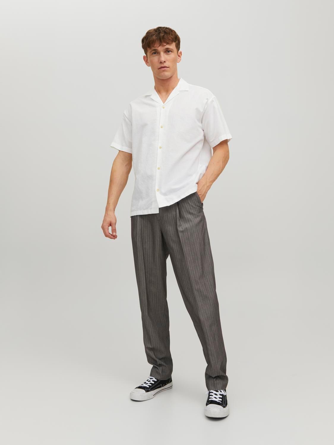 model_shot-front_full