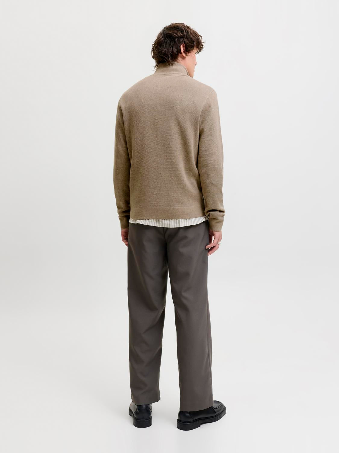 model_shot-back