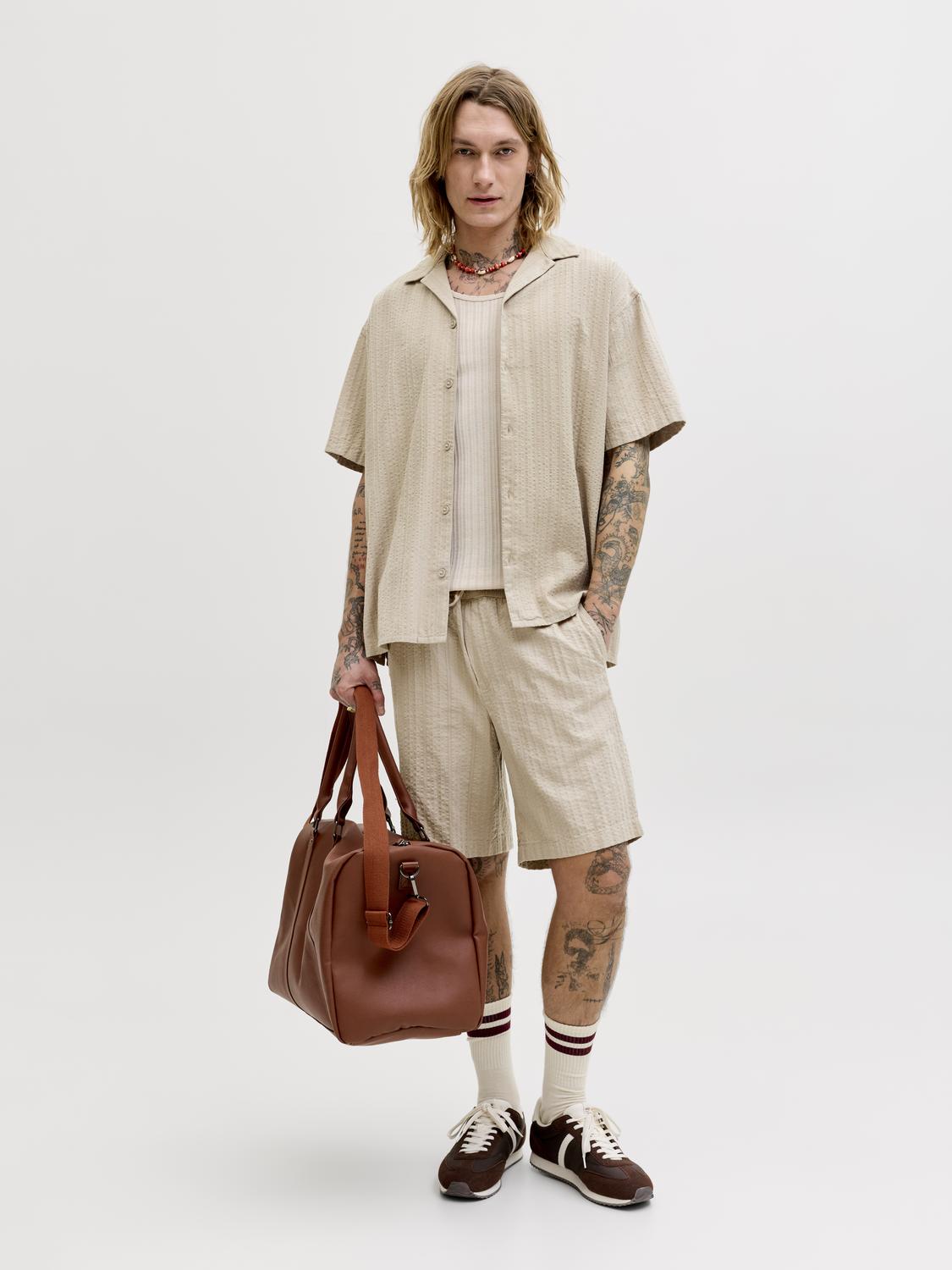 model_shot-front_full
