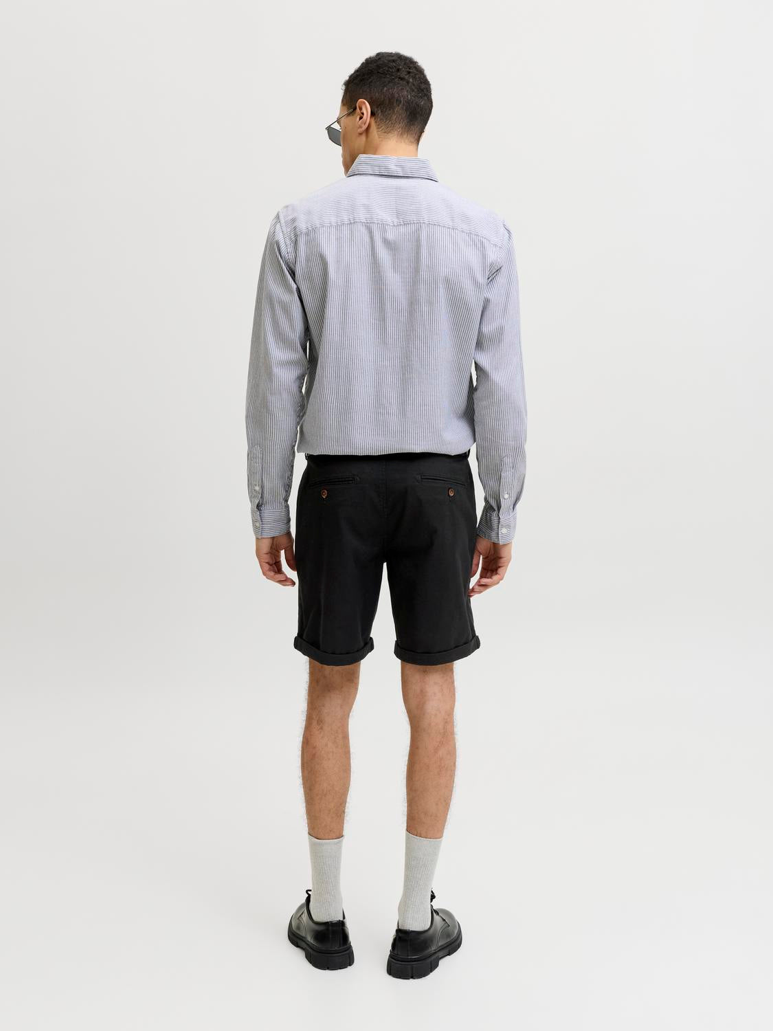 model_shot-back