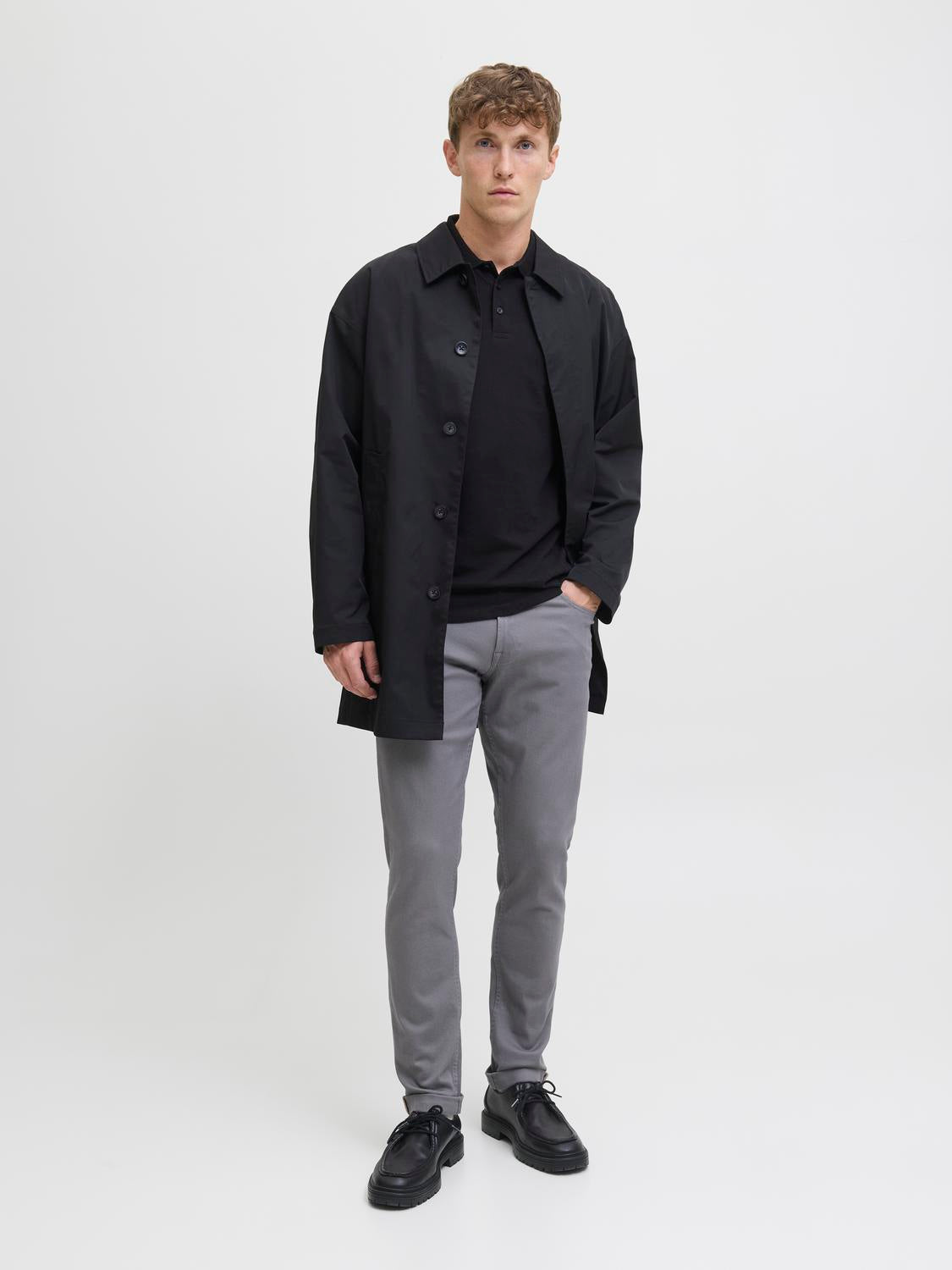 model_shot-front_full