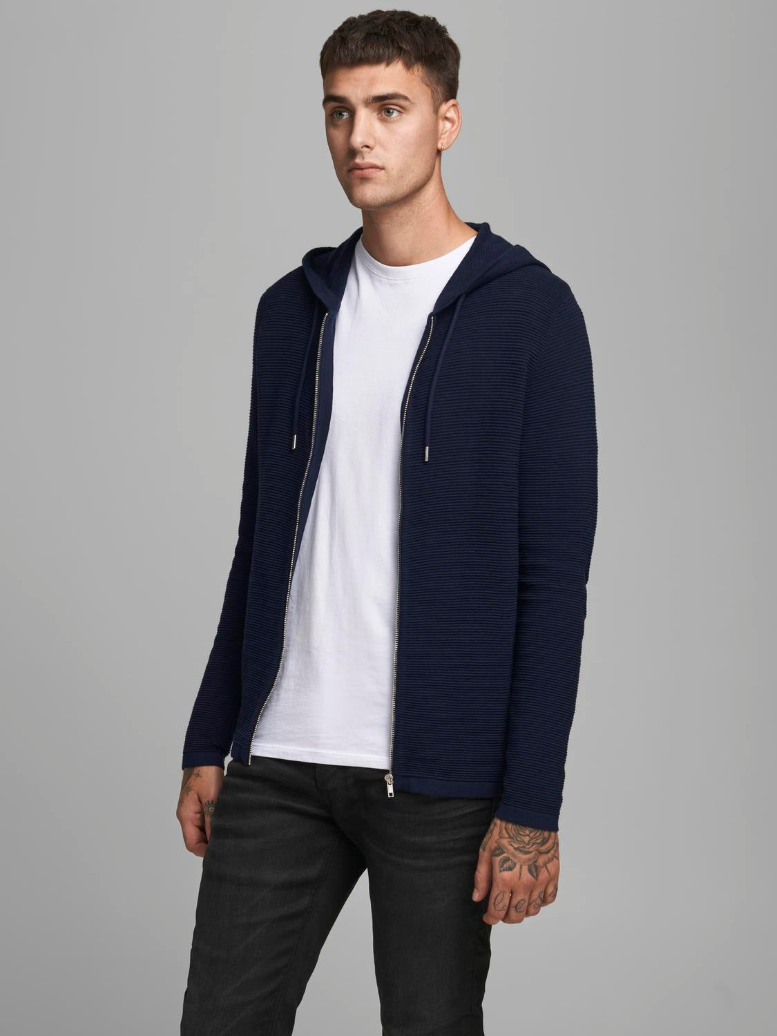 model_shot-front