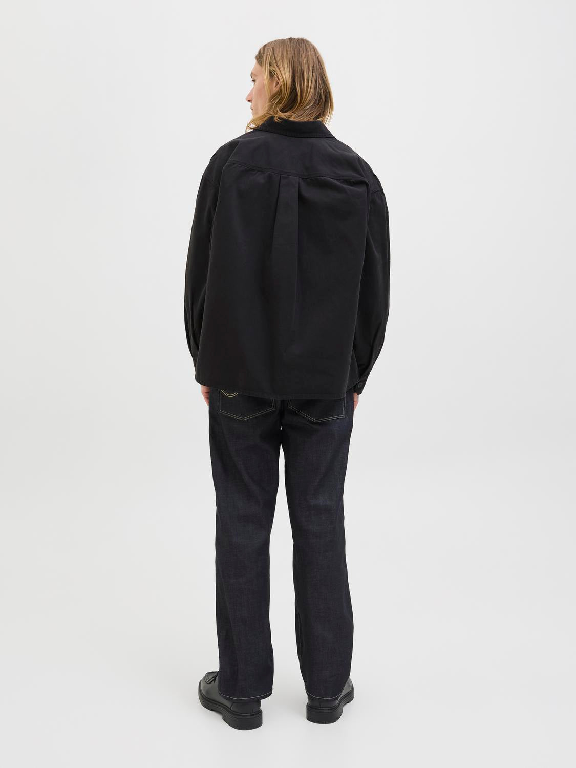 model_shot-back